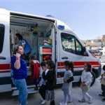 baskan-tugaya-tip-bayraminda-duygulandiran-hediye.jpg