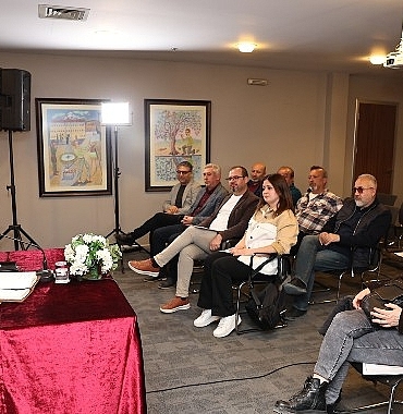 cumhuriyet-tarihi-yazievi-bulusmalarinda-konusuldu.jpg