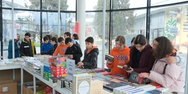 dini-yayinlar-fuarina-ziyaretci-akini.jpg