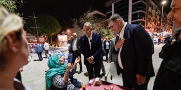 halkin-sofrasi-gaziemirde-kuruldu.jpg