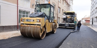 karaman-belediyesi-yol-yapim-ve-asfalt-calismalarini-ara-vermeden-sehrin-farkli-bolgelerinde-surduruyor.jpg