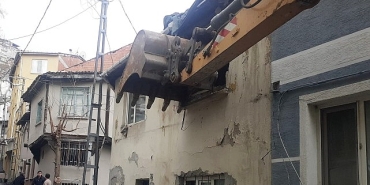 osmangazililerin-guvenligi-icin-metruk-binalar-yikiliyor.jpg