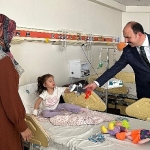 baskan-altay-su-tip-fakultesinde-tedavi-goren-hastalari-ziyaret-etti.jpg