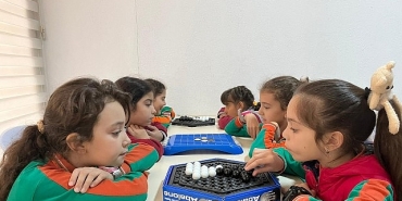 baskan-cercioglunun-aydinli-cocuklar-icin-baslattigi-satranc-ve-akil-oyunlari-egitimleri-devam-ediyor.jpg