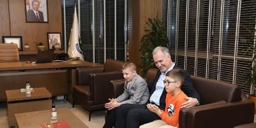 baskan-taban-otizmli-cocuklarla-bulustu.jpg
