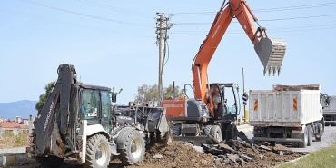 burhaniye-belediyesi-fen-isleri-ekipleri-calismalarini-surduruyor.jpg
