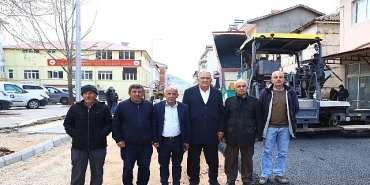 buyuksehir-belediyesinden-gundogmusa-sicak-asfalt.jpg