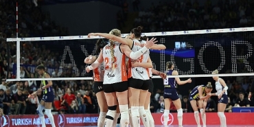 eczacibasi-dynavit-axa-sigorta-kupa-voleyde-2-oldu.jpg