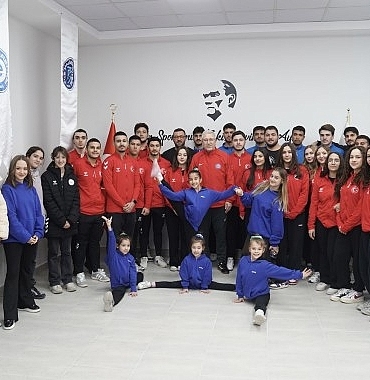 ege-universitesi-spor-kulubu-sualti-ragbisi-takimlari-basarilari-ile-goz-kamastirdi.jpg