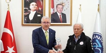 rektor-prof-dr-budak-sporun-ve-sporcunun-her-daim-yanindayiz.jpg