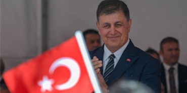 tugay-izmirlileri-23-nisan-1920nin-aydinligiyla-selamliyorum.jpg