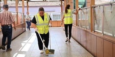 aydin-buyuksehir-belediyesinin-cevre-bakim-ve-temizlik-calismalari-devam-ediyor.jpg