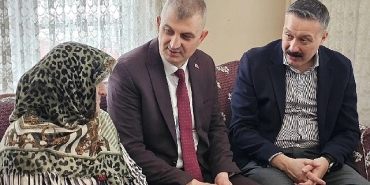 baskan-sezerden-anneler-gununde-anlamli-ziyaret.jpg