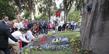 karsiyakada-binler-zubeyde-anneye-kostu.jpg