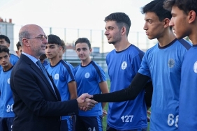 konyasporlu-futbolculardan-selcuklu-belediyespor-kulubu-u15-ve-u17-futbol-takimlarina-moral-ziyareti.jpg
