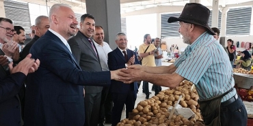 menemende-bir-kapali-pazar-yeri-daha-acildi.jpg