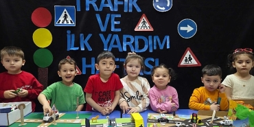 trafik-kurallarini-eglenerek-ogrendiler.jpg