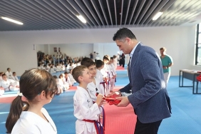 aliaga-belediyesi-taekwondo-kursunun-sporculari-kusak-atladi.jpg