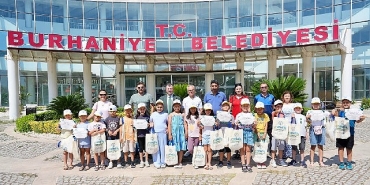 burhaniyede-cevreye-duyarli-ogrenciler-odullendirildi.jpg