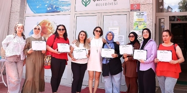 cebeci-cankaya-evinde-mezuniyet-sevinci-180-kursiyer-katilim-belgesi-aldi.jpg