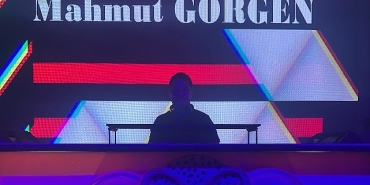 dans-etmeyen-kalmadi-mahmut-gorgen-butterfly-partyyi-ucurdu.jpg