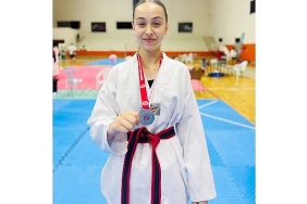 izmir-taekwondo-musabakalarinda-aliagadan-20-madalya-sevinci.jpg