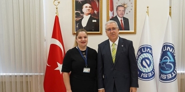 kemerde-cop-konteynerleri-dezenfekte-ediliyor.jpg
