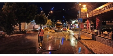 kemerdeki-toz-ve-toprak-olan-yollar-yikaniyor.jpg
