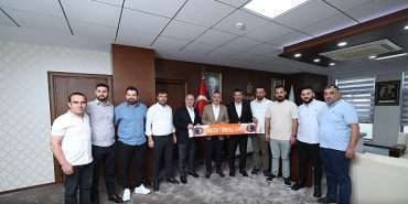 sampiyon-darica-turkeli-baskan-buyukakina-geldi.jpg