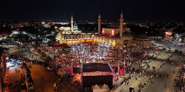 15-temmuzun-9-yilinda-konyalilar-mevlana-meydaninda-bulustu.jpg