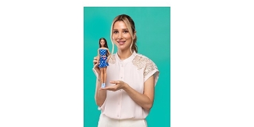 barbie-tip-1-diyabetli-ilk-bebegini-pinar-sabanciyla-tanitti.jpg