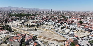 baskan-altay-konyanin-bir-baskent-olarak-surlarini-aciga-cikarmak-ve-turizm-potansiyelini-artirmak-icin-calisiyoruz.jpg