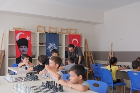 baskan-cercioglu-ile-hamleler-gelecege-aydinda-cocuklar-satrancla-dusunmeyi-ogreniyor.jpg
