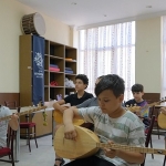 baskan-cercioglundan-genclere-kulturel-destek-yaz-kurslariyla-baglama-ogreniyorlar.jpg