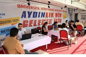 baskan-cercioglundan-genclere-yks-destegi-tercih-tiri-universite-adaylarinin-hizmetinde.jpg