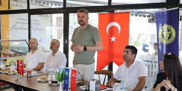 baskan-gorkem-duman-muhtarlarla-bulustu.jpg