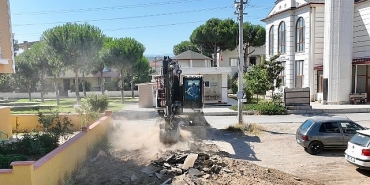 burhaniyede-kapsamli-yol-yenileme-calismalari-araliksiz-surduruluyor.jpg