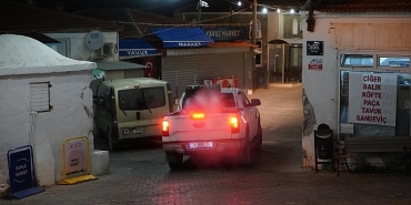 cesmede-yaz-temizligi-ve-ilaclama-seferberligi-24-saat-kesintisiz-hizmet.jpg