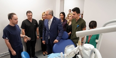 eu-dis-hekimligi-fakultesi-modern-egitimi-ve-guclu-altyapisiyla-gelecegin-hekimlerini-yetistiriyor.jpg