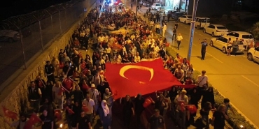 golcuk-15-temmuz-destani-icin-yine-dimdik-ayakta.jpg