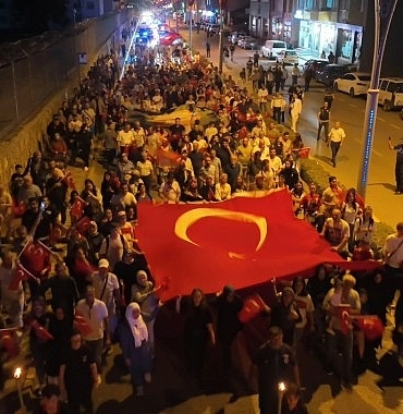 golcuk-15-temmuz-destani-icin-yine-dimdik-ayakta.jpg