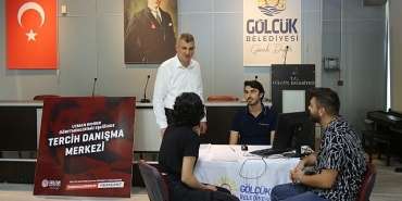 golcuk-belediyesi-universite-tercihleri-icin-yine-ogrencilerin-yaninda.jpg