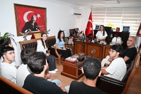 sinavda-derece-yapan-ogrencilerden-protokole-ziyaret.jpg