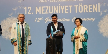 uskudar-universitesi-12-donem-mezunlarini-ugurladi.jpg