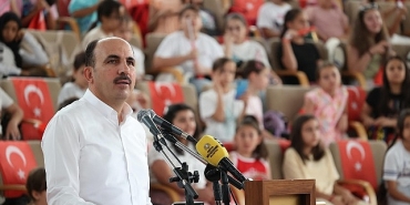 baskan-altay-genc-komek-gonullere-dokunan-buyuk-bir-egitim-seferberligidir.jpg