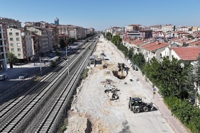 baskan-altay-konya-tarihinin-en-onemli-ulasim-yatirimlarindan-konyaray-banliyo-hattinda-calismalar-yariyi-gecti.jpg