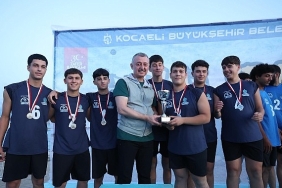 baskan-buyukakin-genclerin-enerjisine-ortak-oldu-plaj-senlikleri-sekaparkta-basladi.jpg