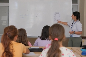 baskan-cercioglundan-egitime-tam-destek-aydinli-cocuklar-yazi-ingilizce-ogrenerek-geciriyor.jpg