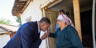 baskan-tugaydan-yanginda-vefat-eden-sahinin-aile-evine-taziye-ziyareti.jpg