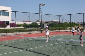 buyuksehir-belediyesi-dosemealtinda-yeni-tenis-kursu-acti.jpg